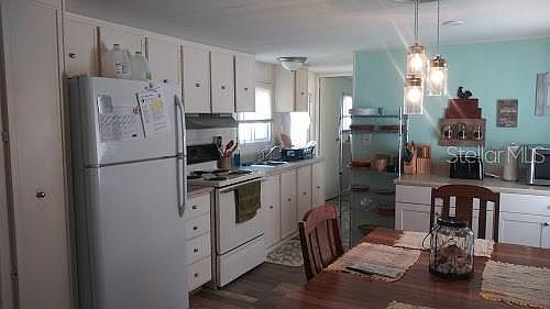 3rd image of 171 Melody Ln N