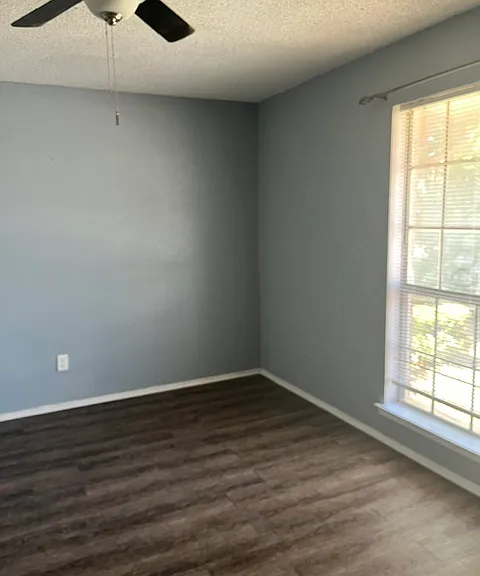 1012 Pleasant Valley Ln — Photo 12