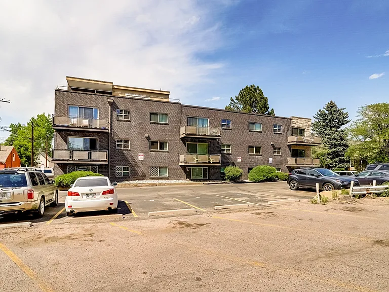 1333 N York St — Photo 19