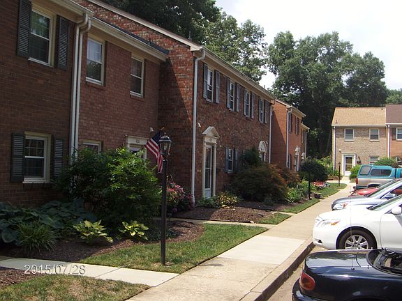 2nd image of 427 Greenbrier Ct #427