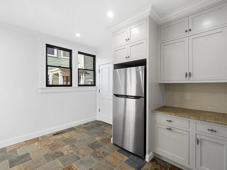 54 Trumbull St — Photo 6