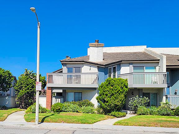 2nd image of 3404 Sunset Ln