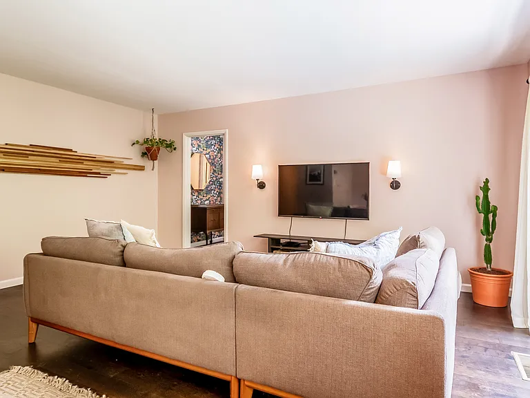10655 Montrose Ave #202 — Photo 7
