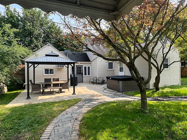 gazebo and table/chairs included in rental