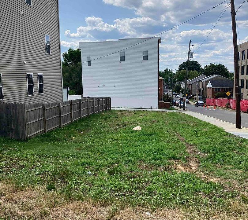 1st image of 24 Place SE