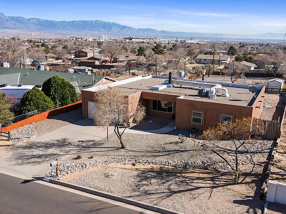 3rd image of 3114 Sue Cir SE