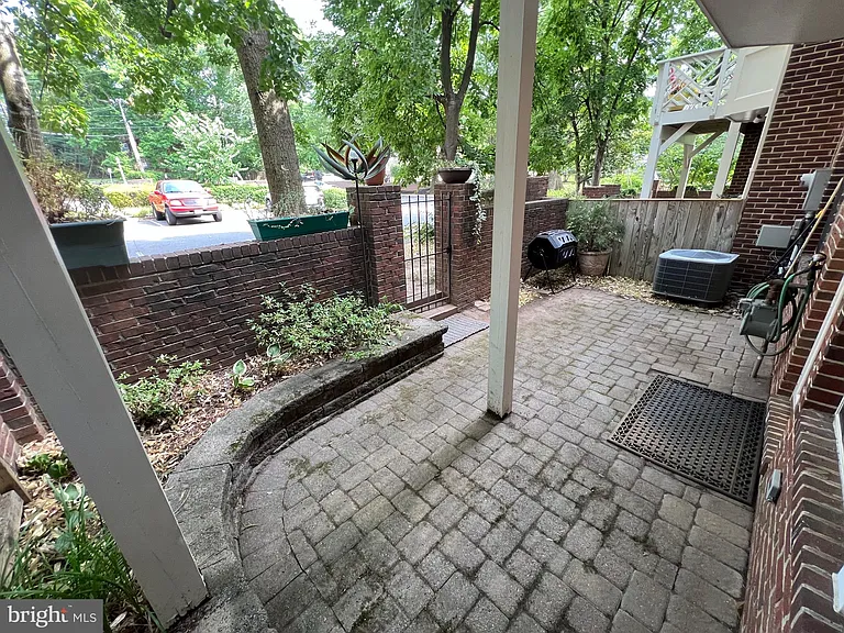 102 Lounsbury Pl — Photo 14