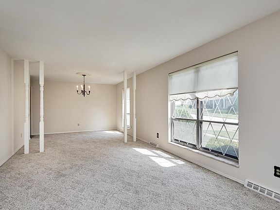 4th image of 309 Shady Meadows Dr