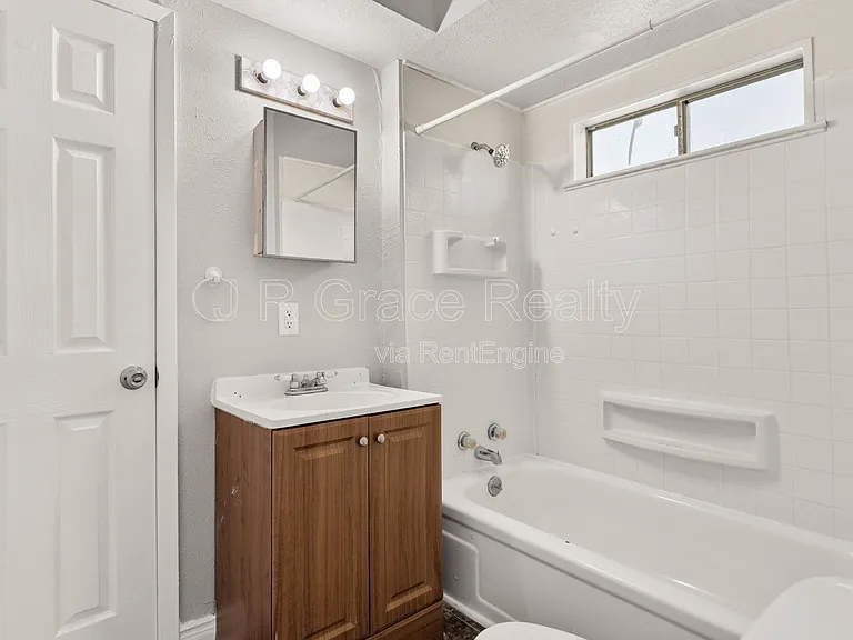 807 W Sabine St — Photo 10