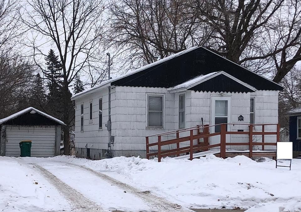 1st image of 829 S Newton Ave
