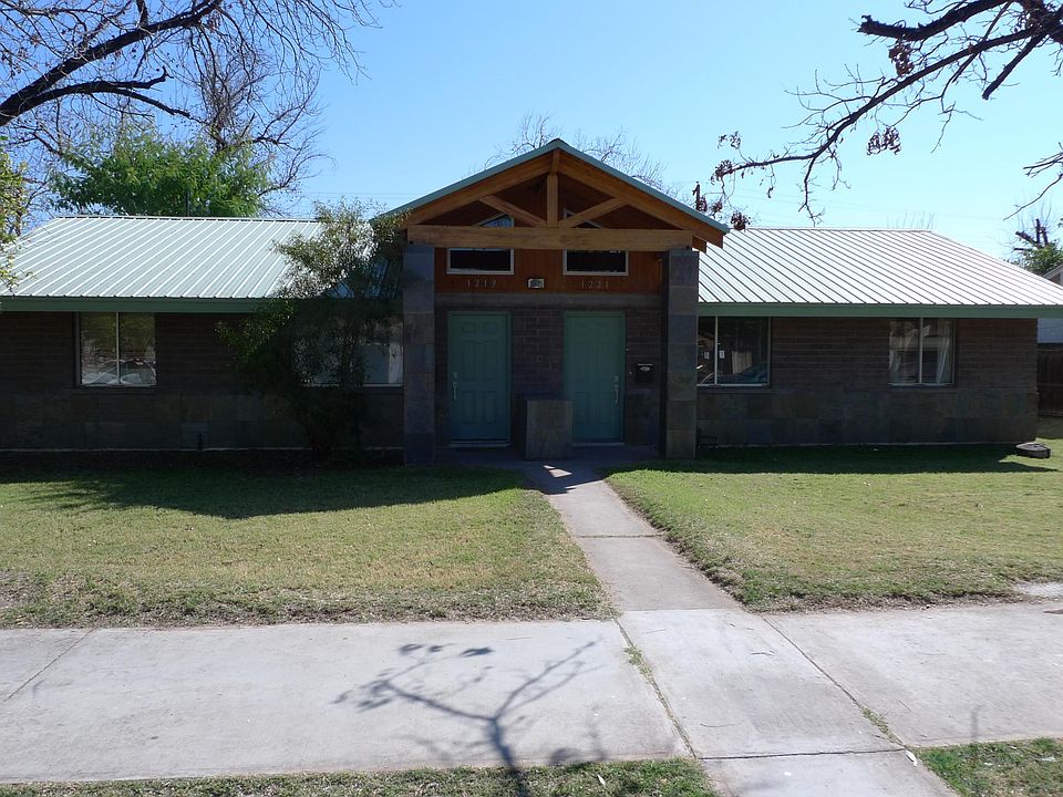 Exterior elevation right side of the duplex is 1800 Sq. Ft, 