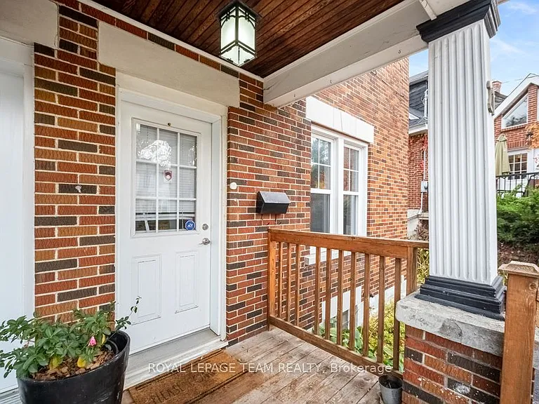 21 Acacia Ave — Photo 2