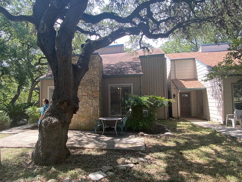 1st image of 13 Townhouse Cir