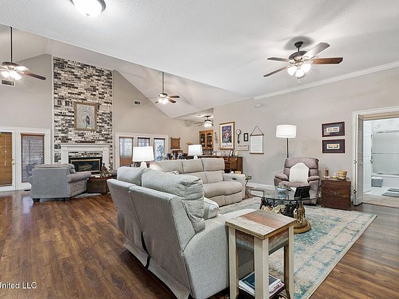 4th image of 321 Lake David Dr