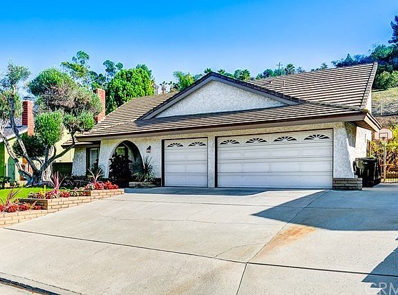3rd image of 2054 Palisades Dr