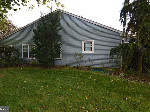 3rd image of 77 Falmouth Dr