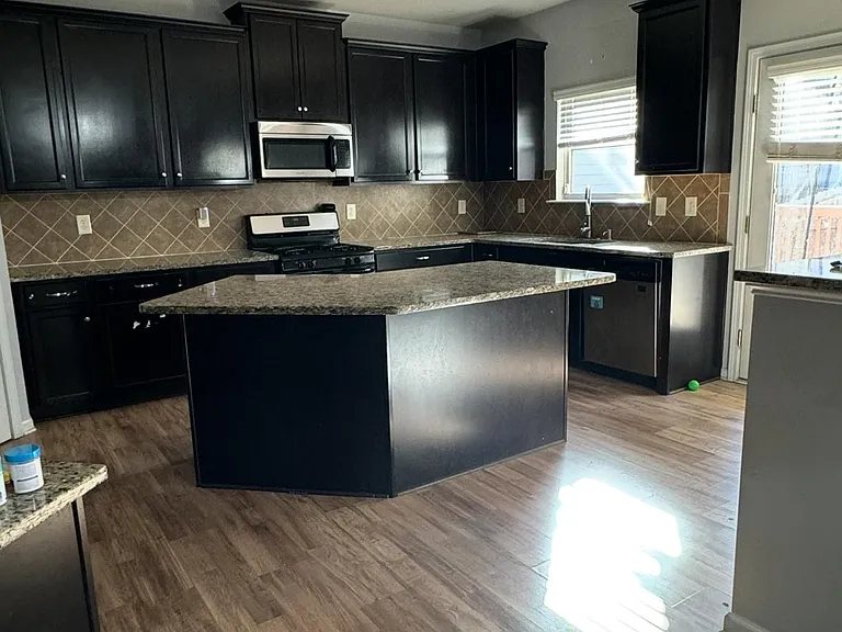 1004 Oglethorpe Ct — Photo 3
