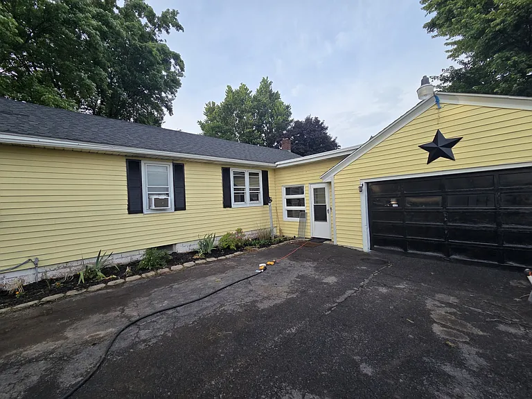 1491 Middle Rd — Photo 9