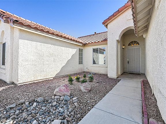 3rd image of 1701 Santa Rosalia Dr