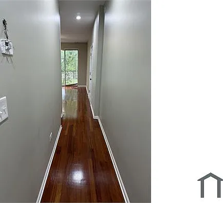 3 bed, 1300 sqft, $2,200 — Photo 4