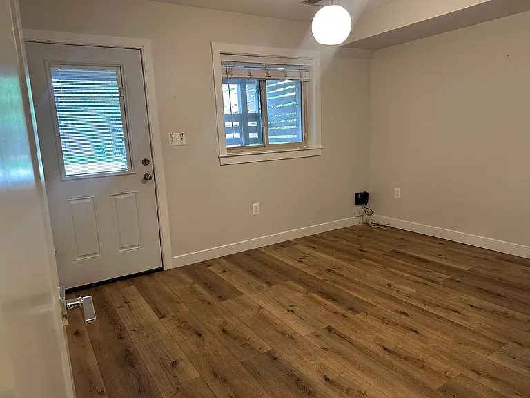 715 Emerson St NW — Photo 17