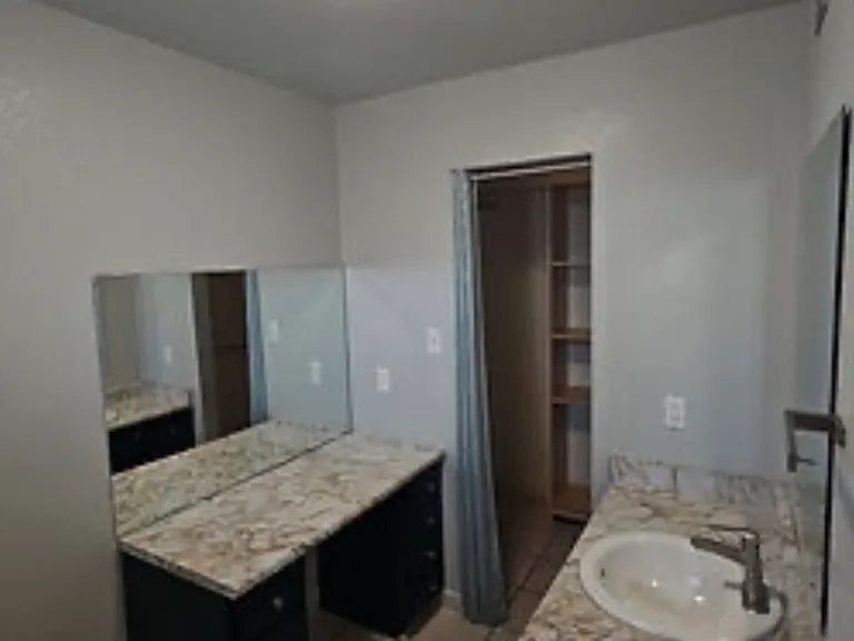 2911 S Rainbow Ave — Photo 5