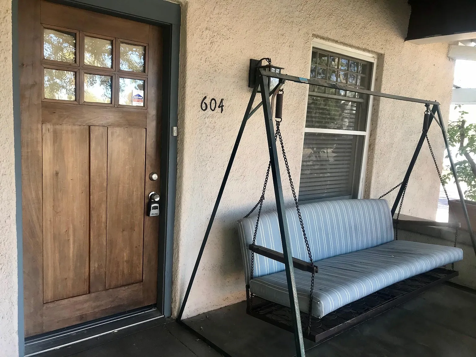 3 bed, 2500 sqft, $2,400 — Photo 2