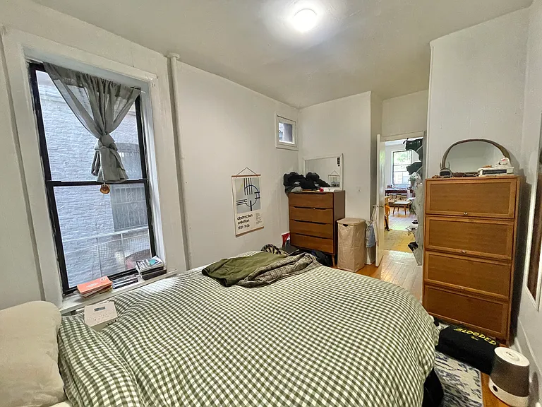1046 Bergen St — Photo 11
