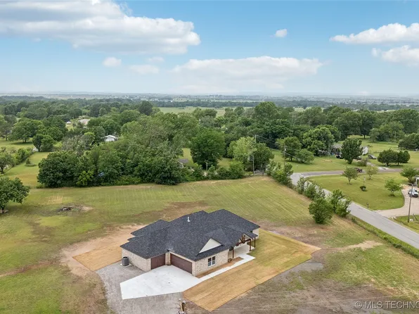 8824 E 136th Pl N, Collinsville, OK 74021