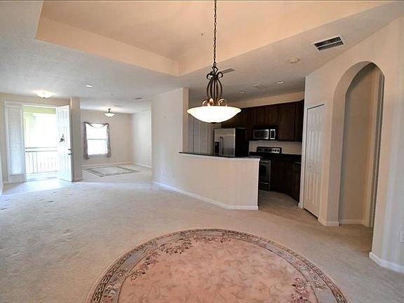 5th image of 425 La Travesia Flora St Unit 202
