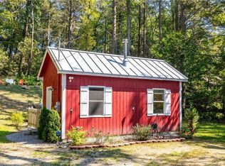 588 W Hill Rd, New Hartford, CT 06057