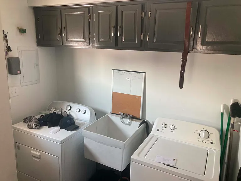 121 N Park Dr — Photo 2