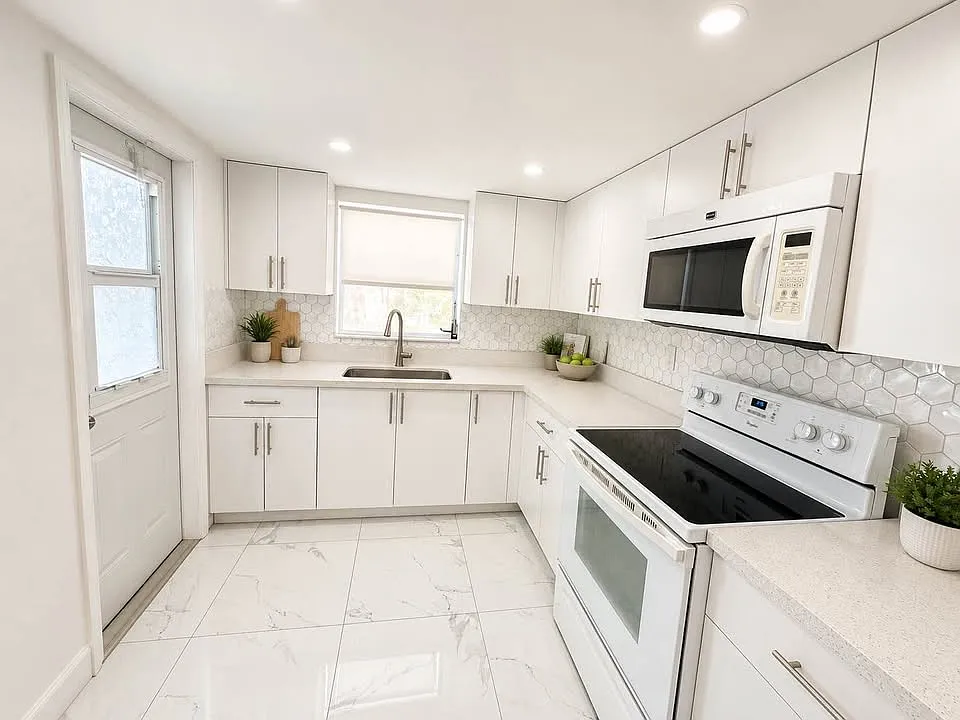2 bed, 992 sqft, $2,600 — Photo 2
