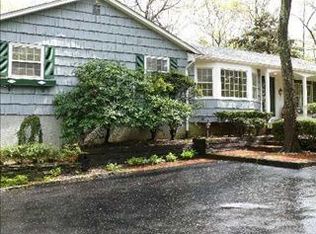 7 Butternut Ct, Dix Hills, NY 11746