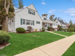 20 Westmoreland Pl, Flushing, NY 11363