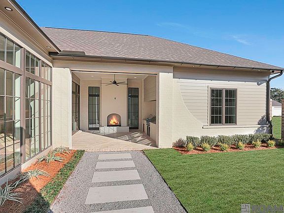 4th image of 723 Adelia Ln