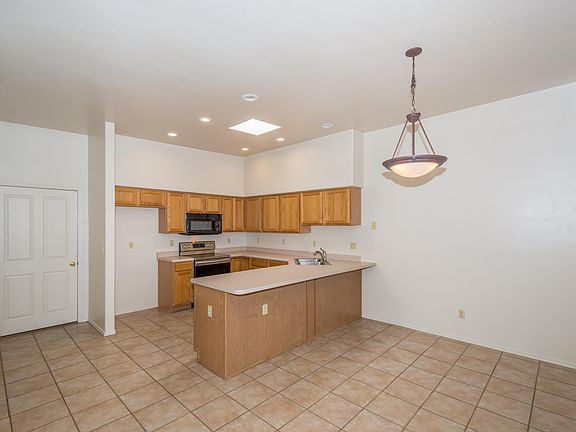 3rd image of 8157 N Peppersauce Dr