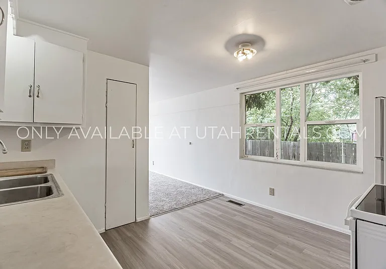 729 E 4565 S — Photo 4