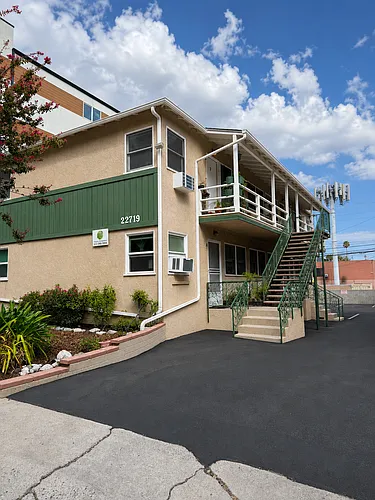 22719 Del Valle St #E Photo 1