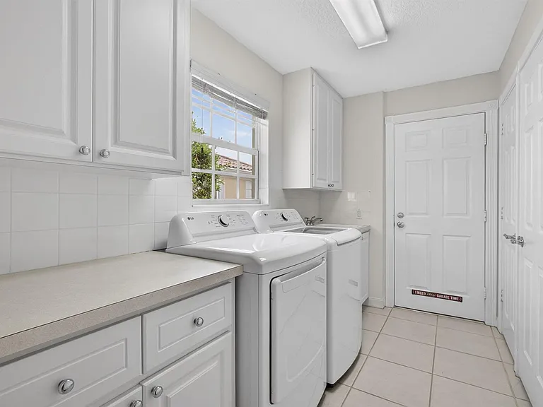 8154 Montserrat Pl — Photo 16