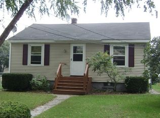 20 Savoy St, Warwick, RI 02889