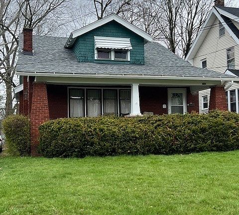 2nd image of 440 W Ravenwood Ave