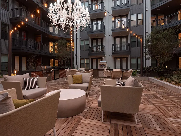 Troubadour Apartments — Photo 86