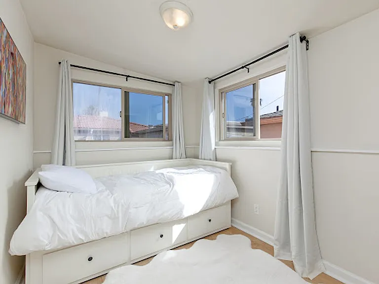 725 Santa Barbara Pl — Photo 31