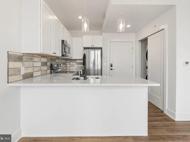 2214 N Front St #202 — Photo 6