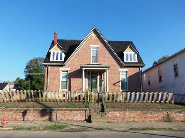 101 E North St photo 1