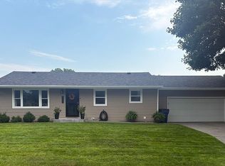 302 Randolph St, Elwood, NE 68937