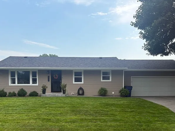 302 Randolph St, Elwood, NE 68937