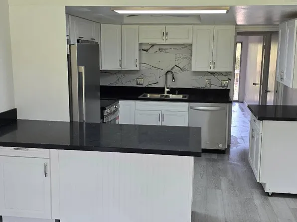 27725 Mountain Meadow Rd, Escondido, CA