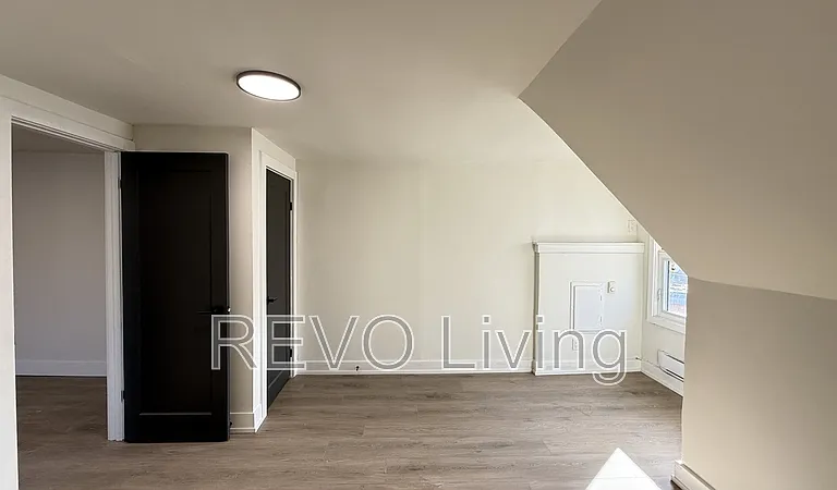 4585 Ryerson Cres #3 — Photo 8